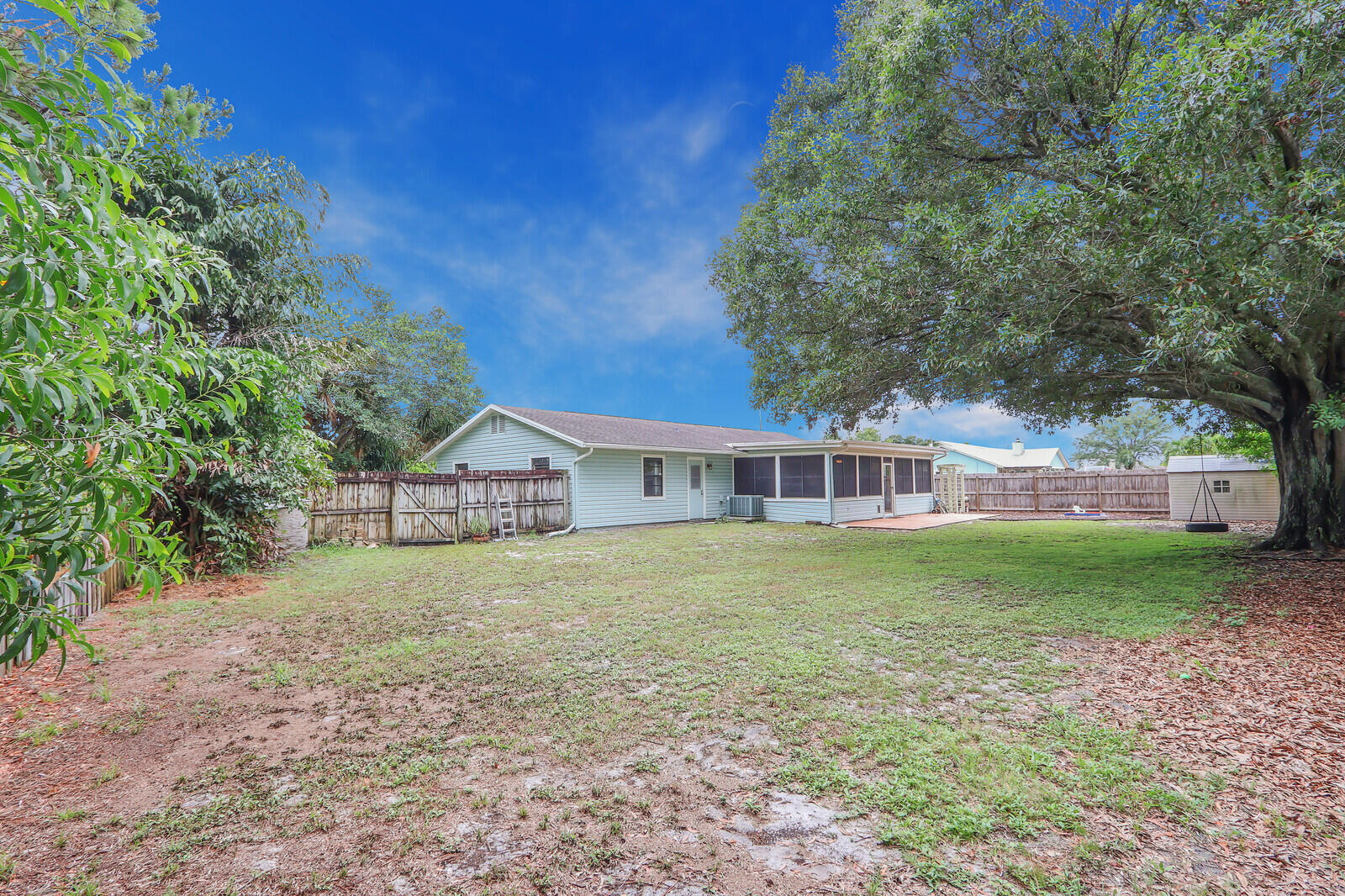 2391 SE Mariola Avenue