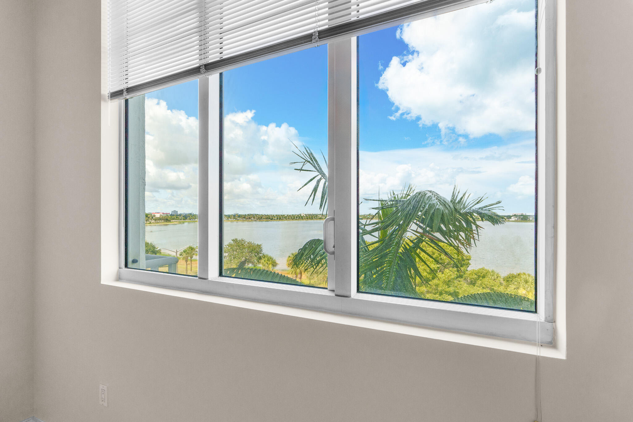 300 S Australian Avenue 423