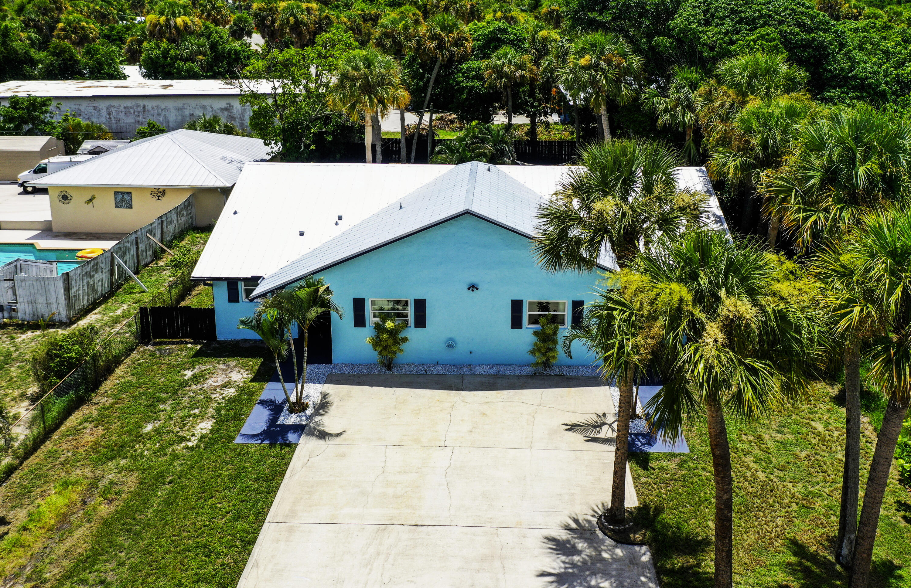 2132 NE Pelican Terrace