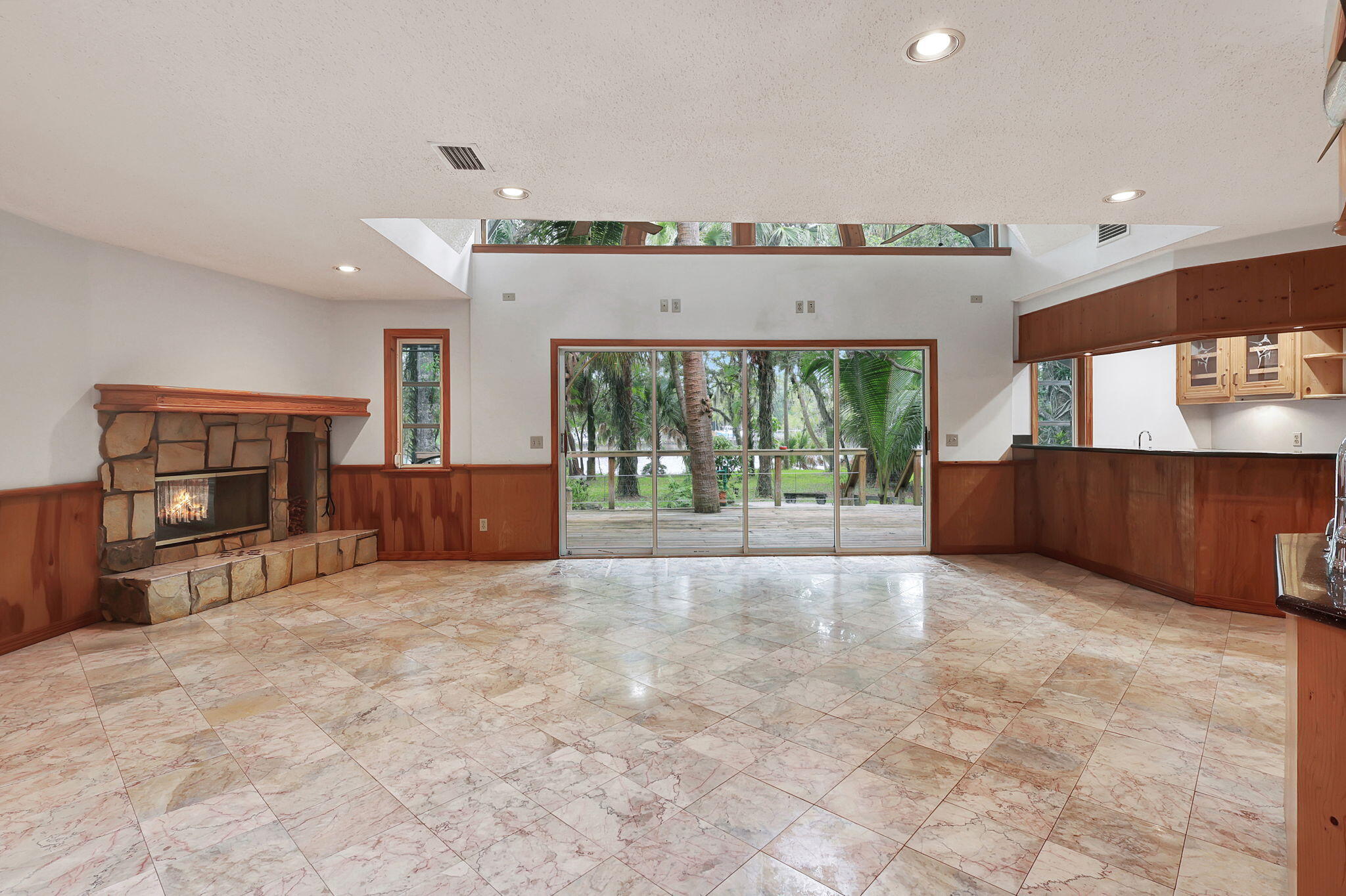 1055 SW Blue Water Way