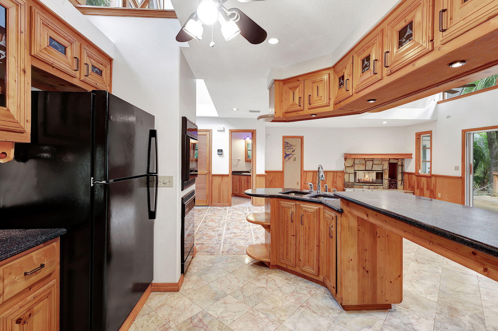 1055 SW Blue Water Way