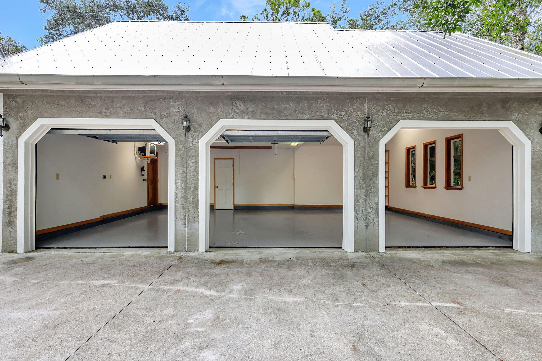 1055 SW Blue Water Way