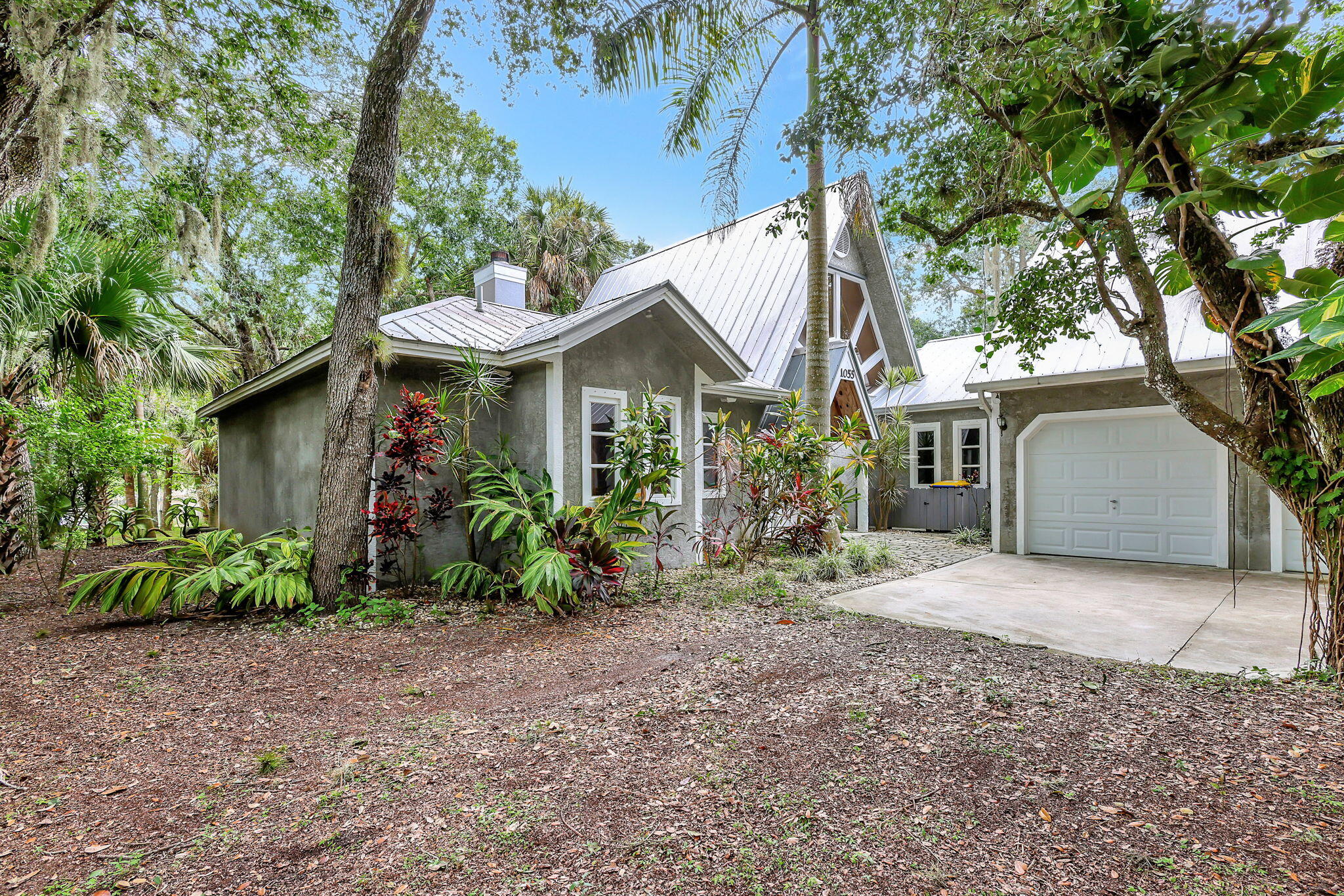 1055 SW Blue Water Way