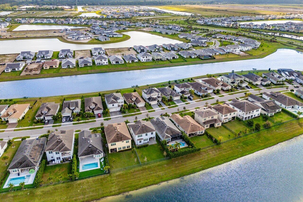 15262 Goldfinch Circle