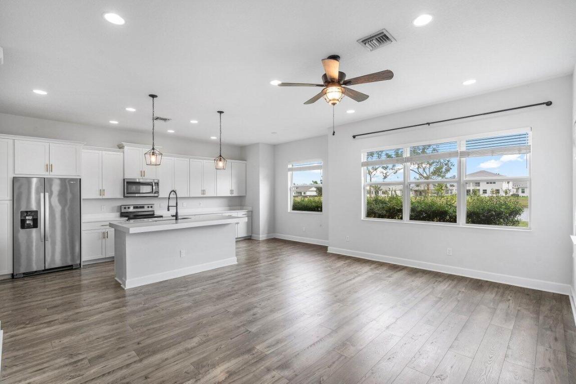 15262 Goldfinch Circle