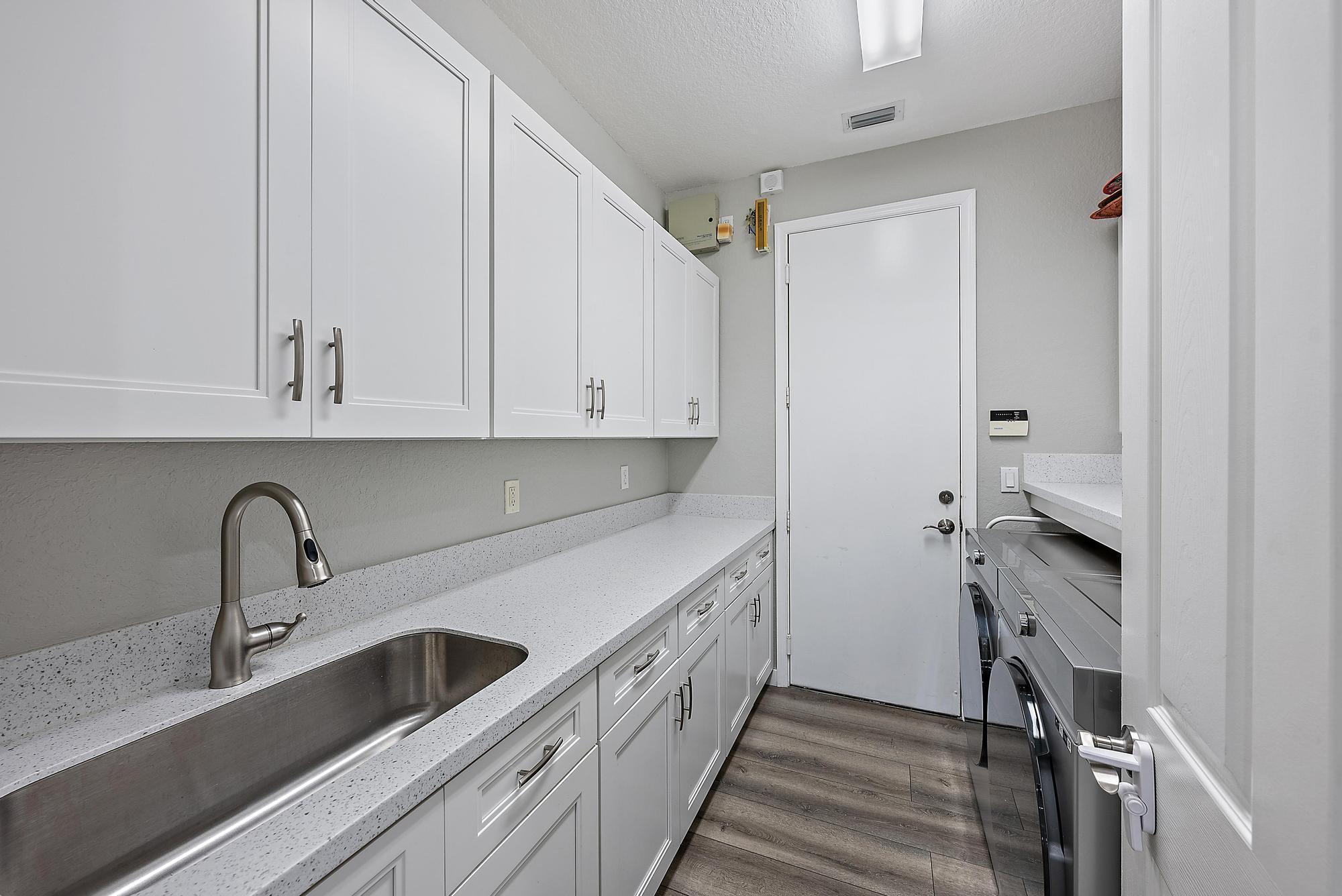 5053 SW Saint Creek Drive