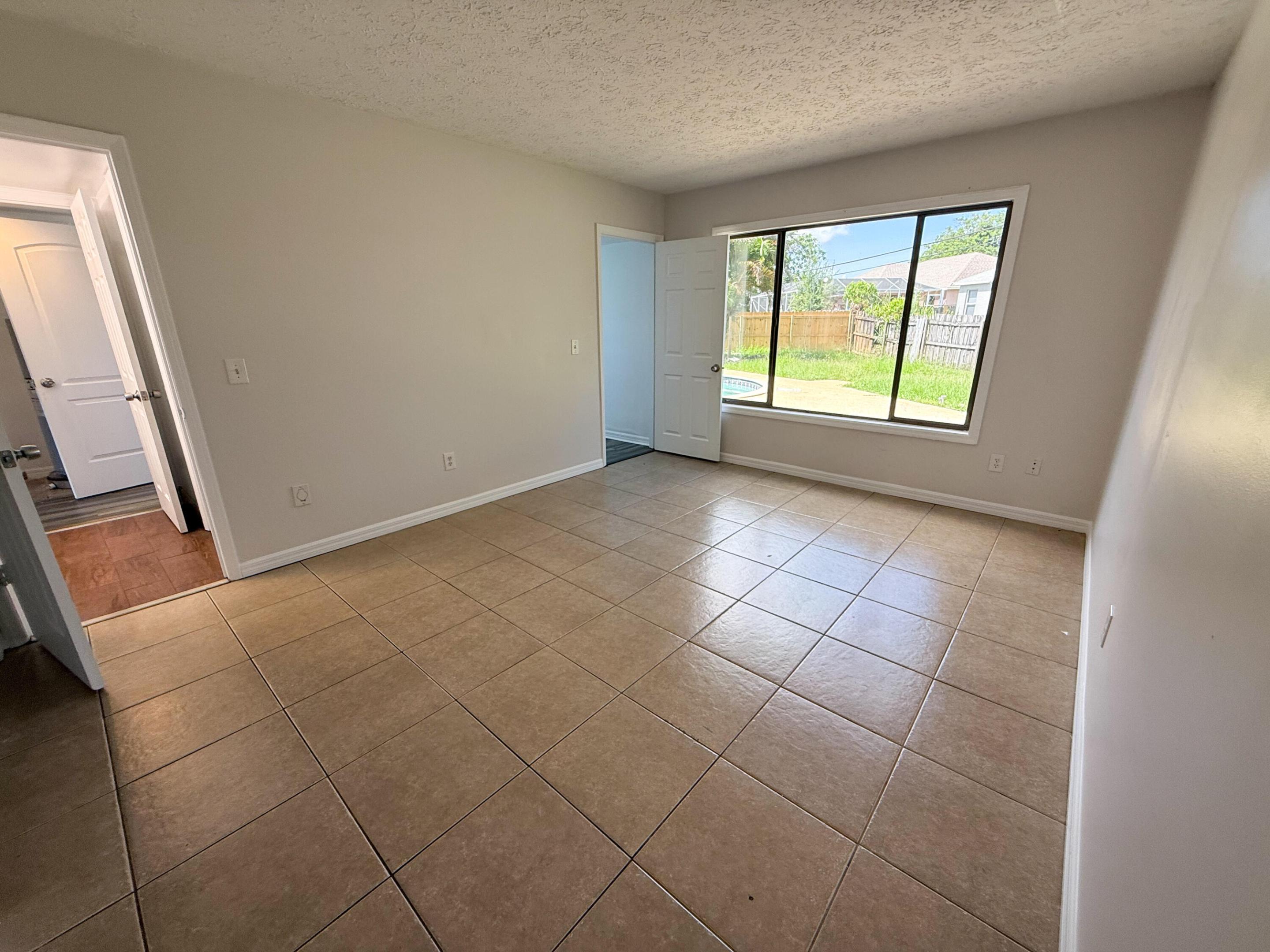 2350 SE Floresta Drive