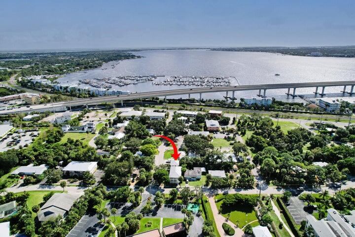 516 NW North River Drive