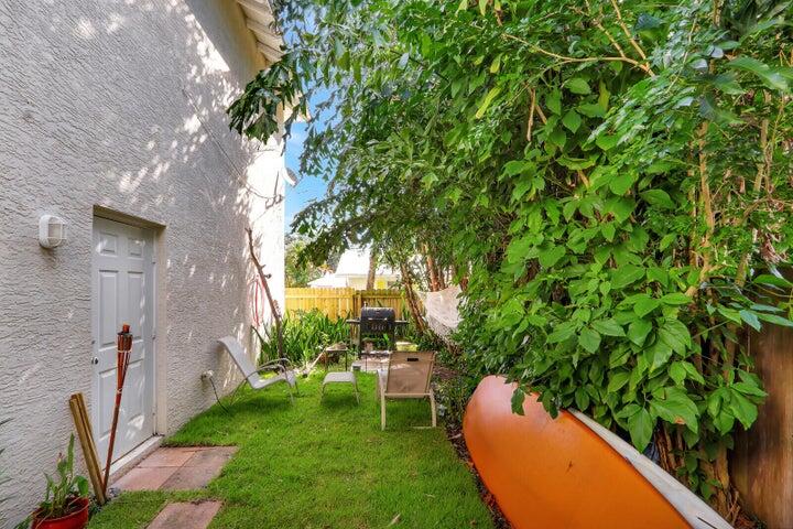 516 NW North River Drive