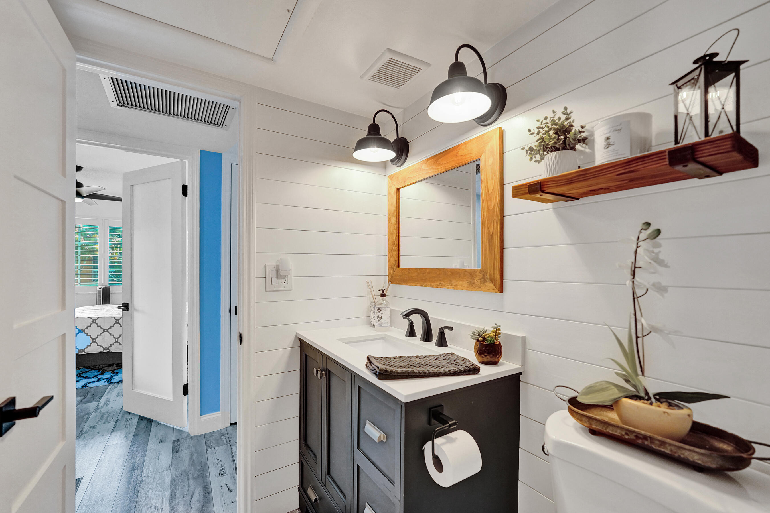 1930 NE 2nd Avenue 216l