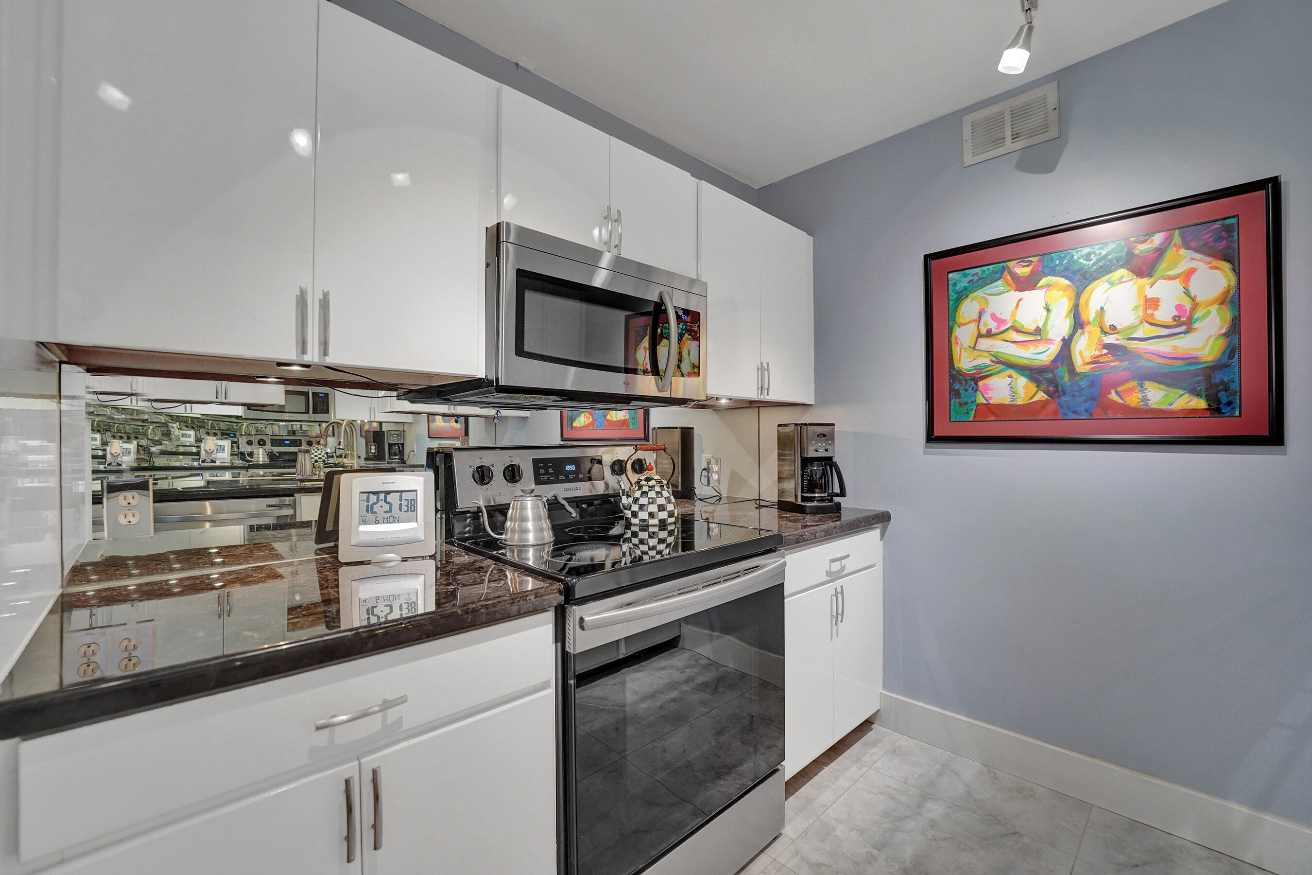 1930 NE 2nd Avenue 117l