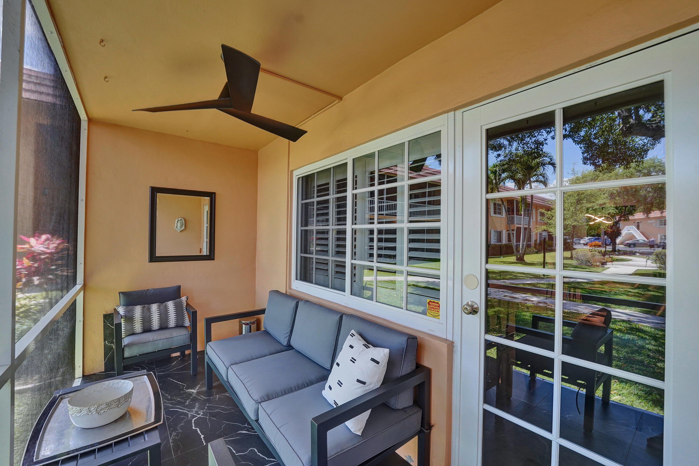 1930 NE 2nd Avenue 117l