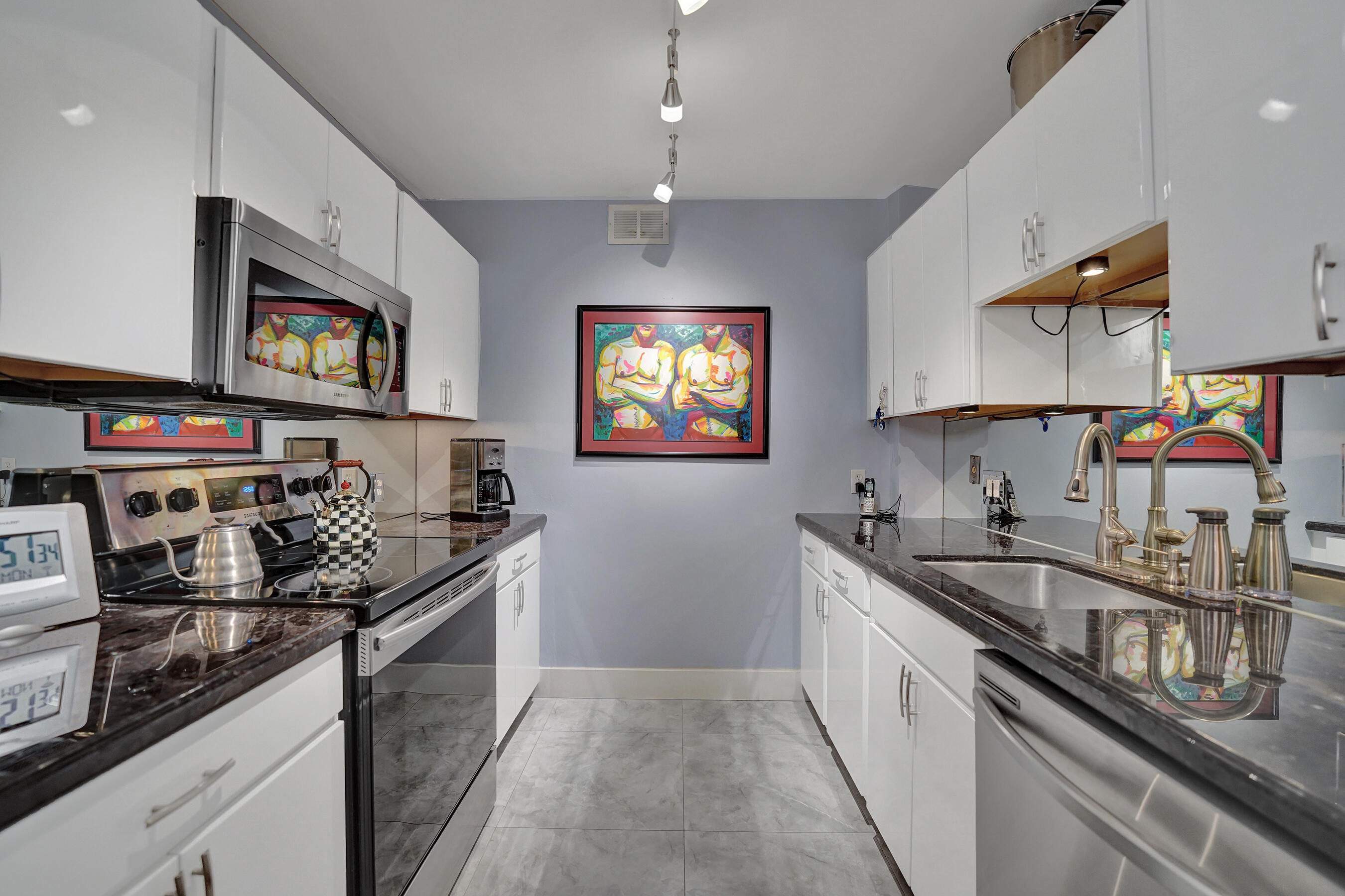 1930 NE 2nd Avenue 117l