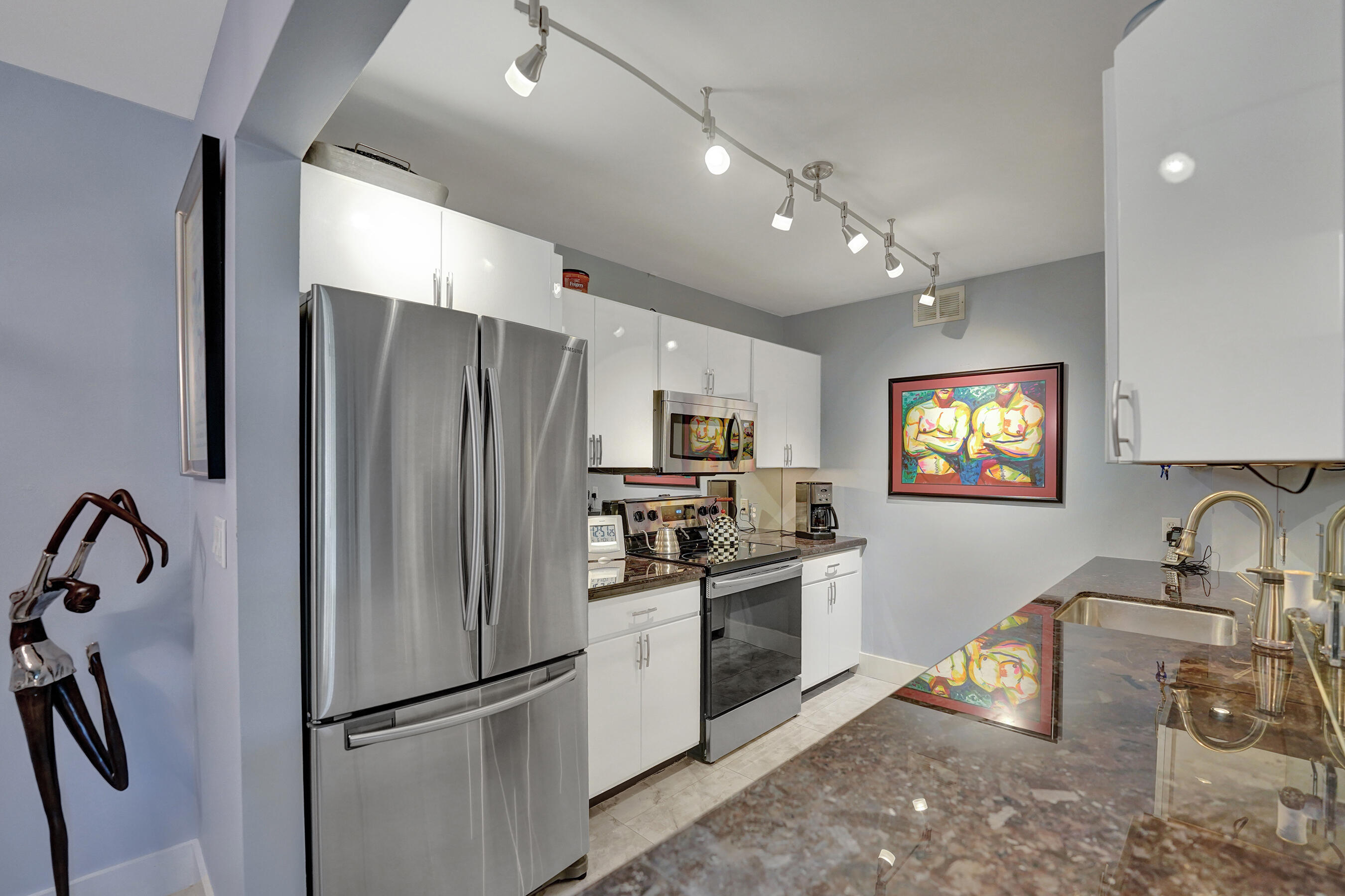 1930 NE 2nd Avenue 117l