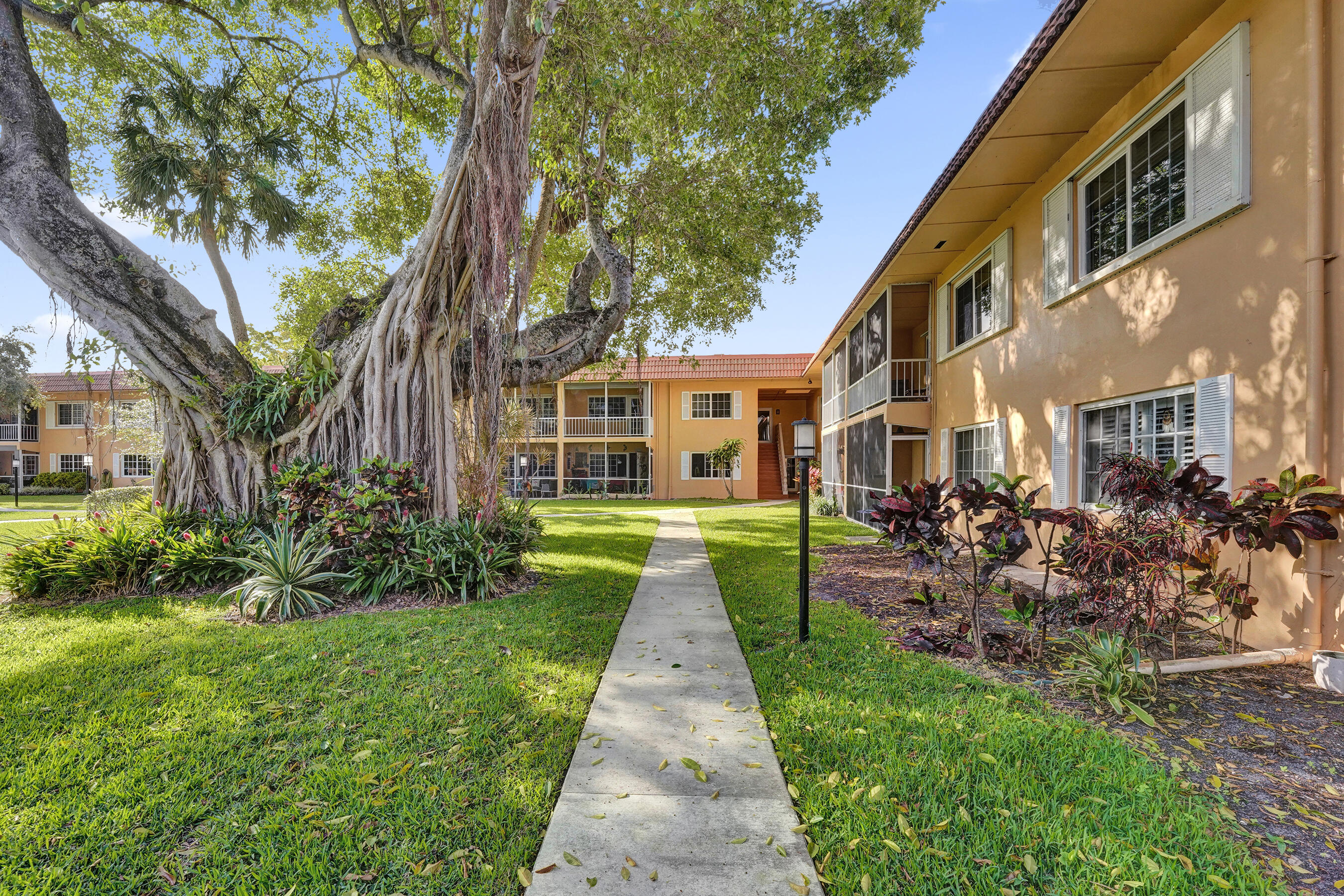 1930 NE 2nd Avenue 117l