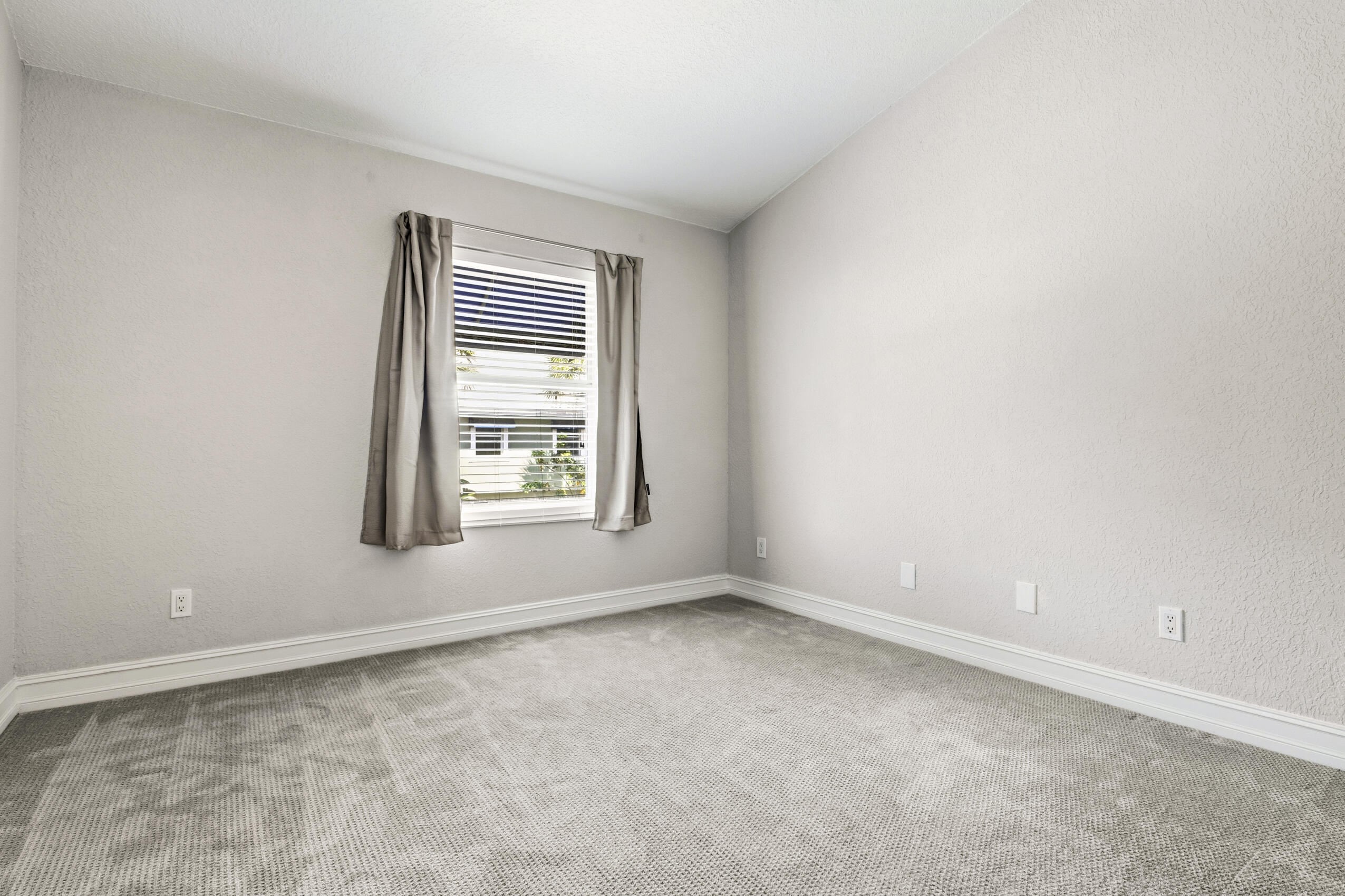 1741 NE 4th Avenue F5