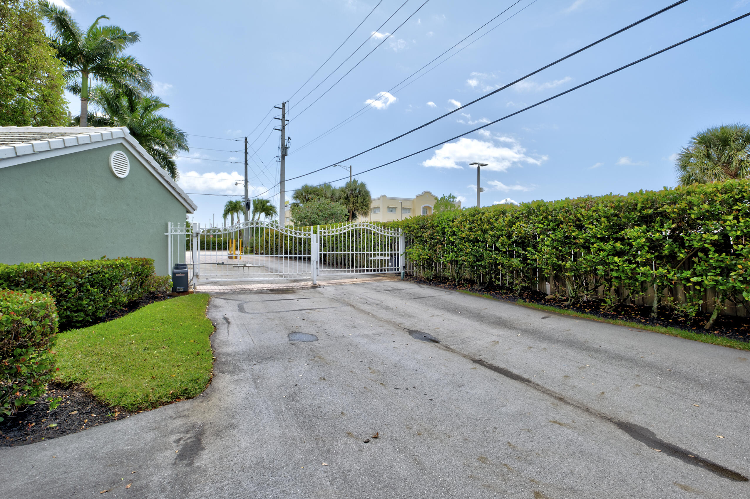 1741 NE 4th Avenue F5