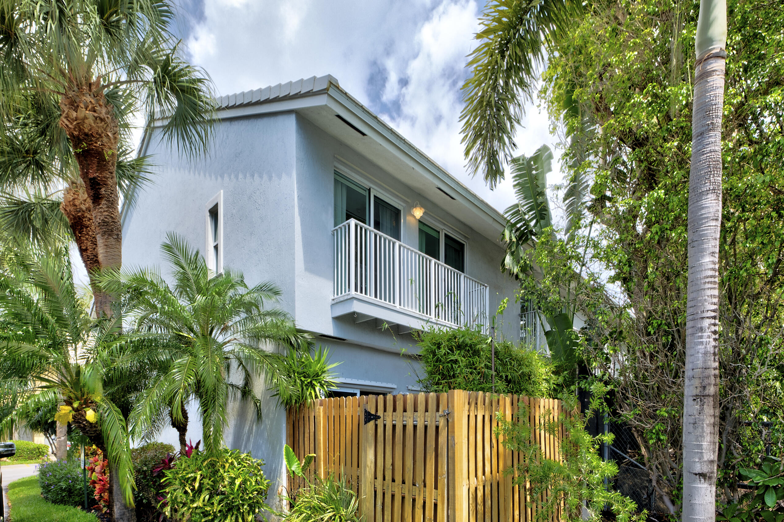 1741 NE 4th Avenue F5