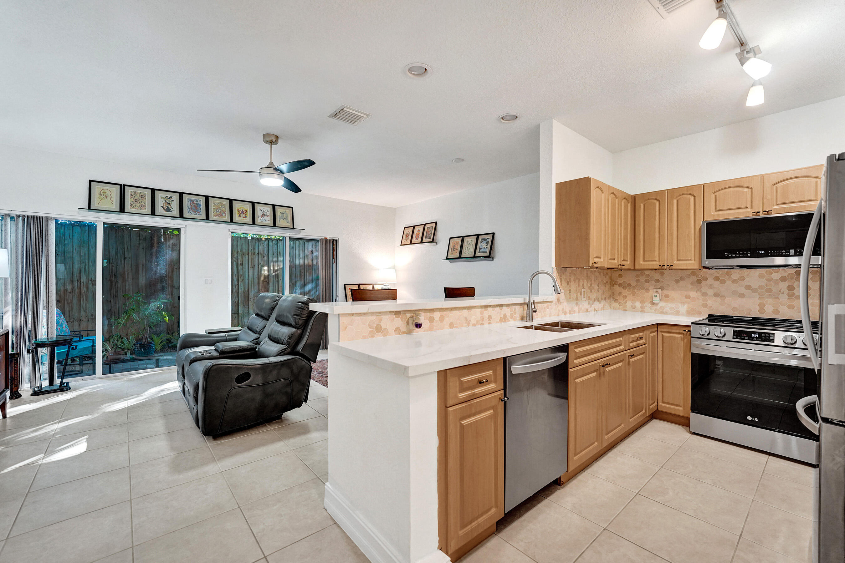 1743 NE 4th Avenue F4