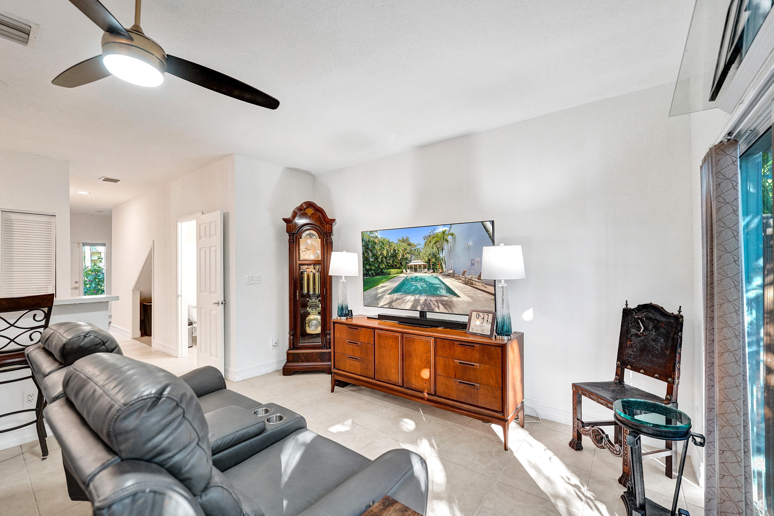 1743 NE 4th Avenue F4