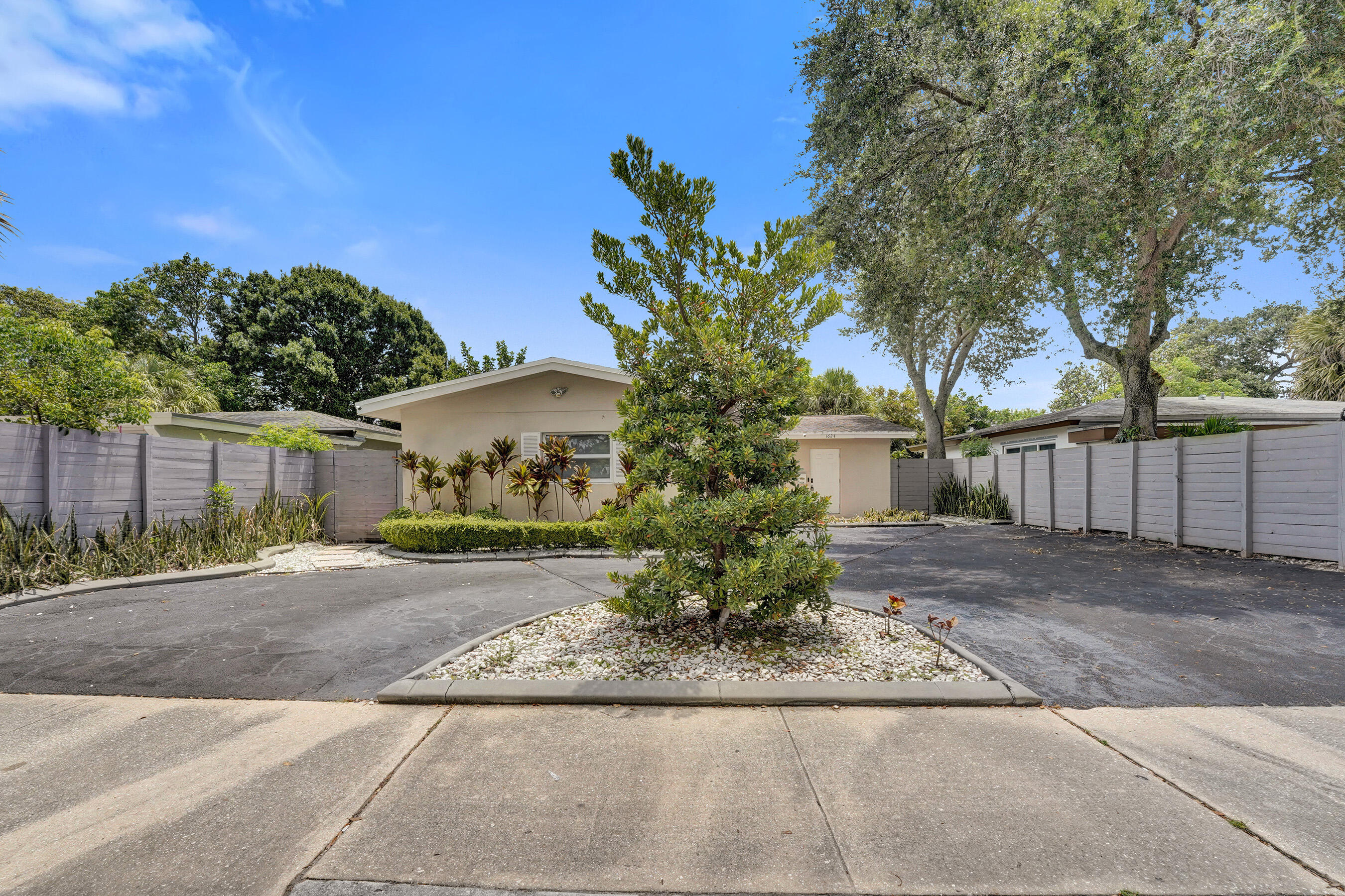 1624 NW 9TH Avenue