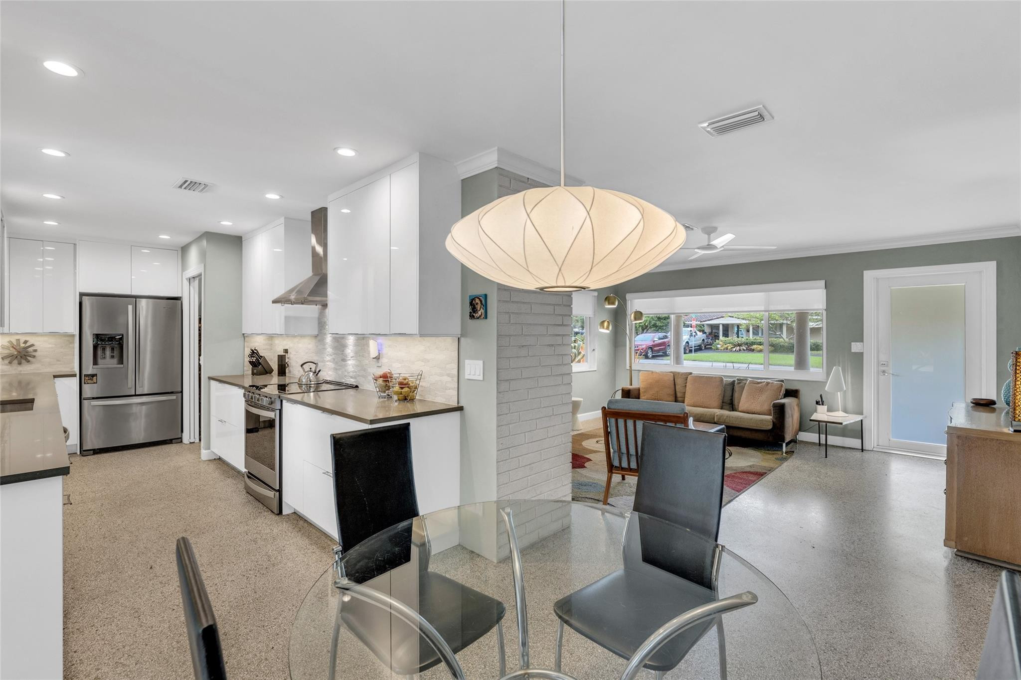 2833 NE 3rd Ter