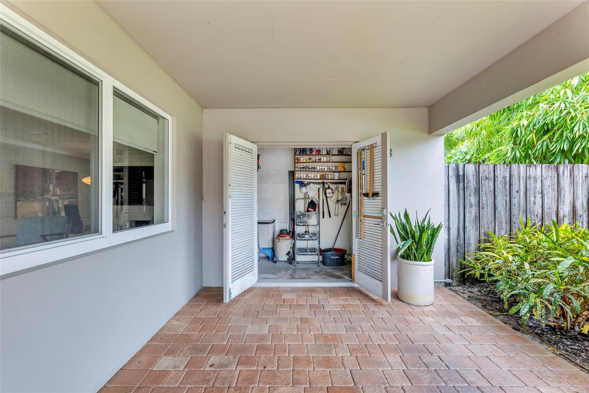 2833 NE 3rd Ter