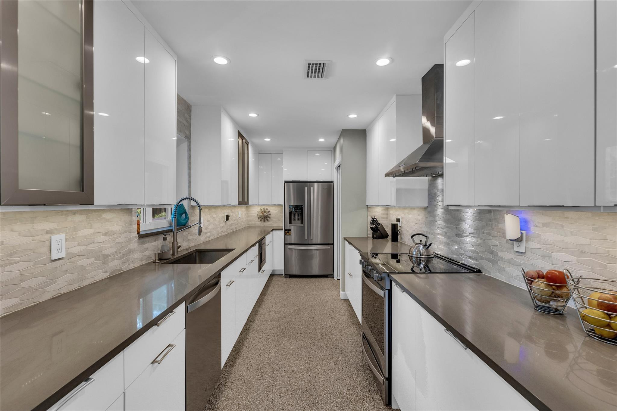 2833 NE 3rd Ter