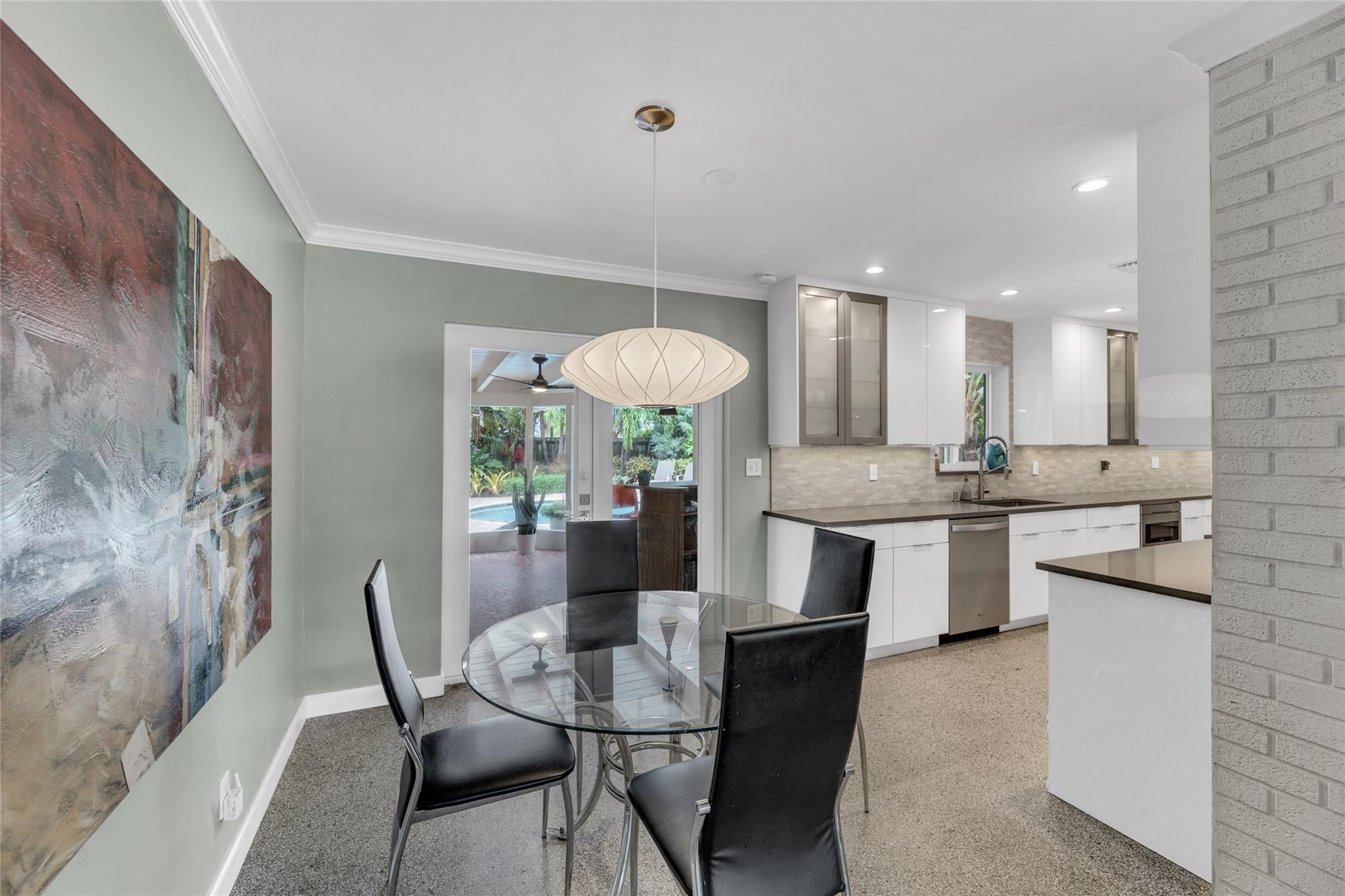 2833 NE 3rd Ter