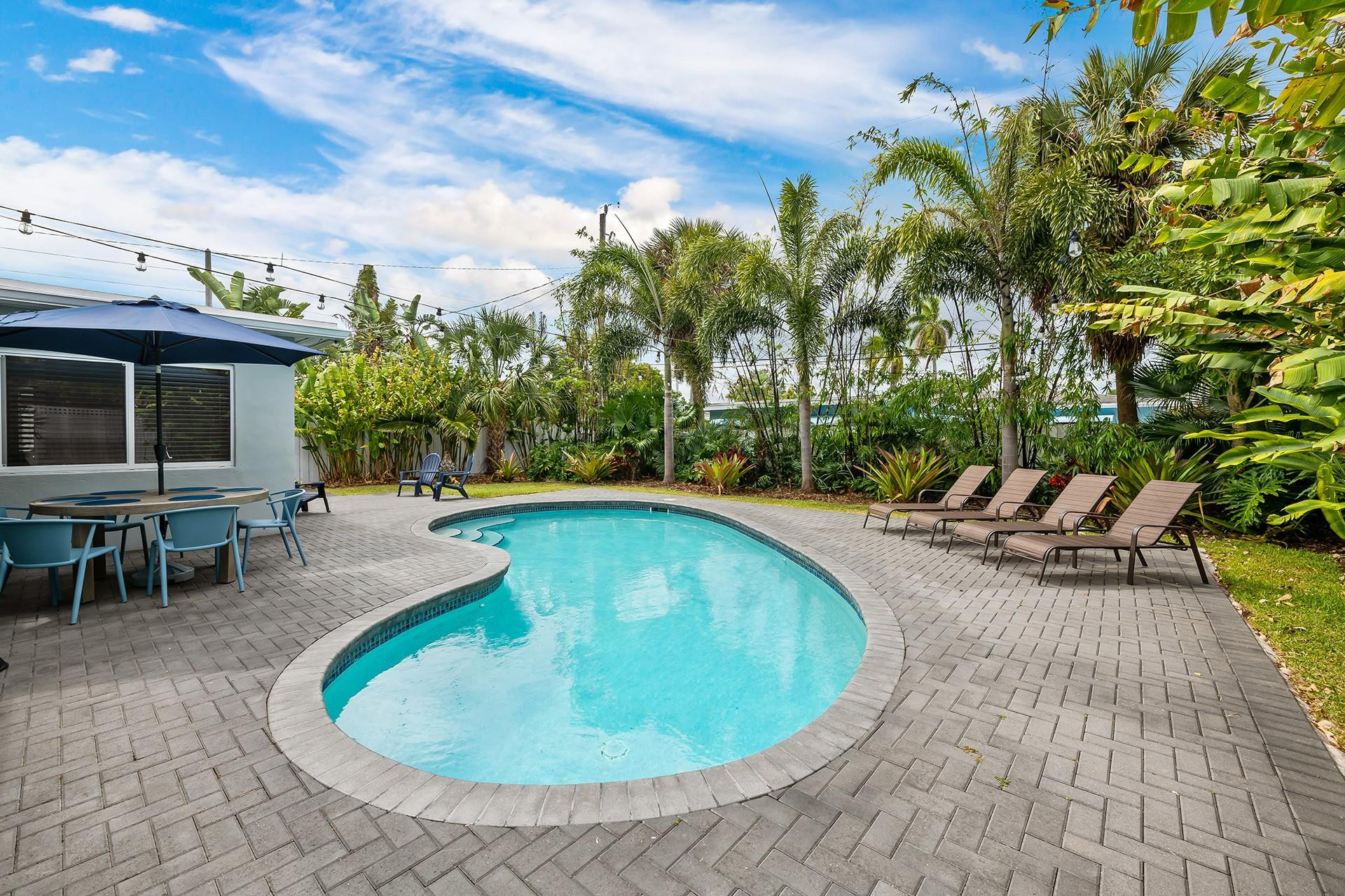 809 NW 28th St