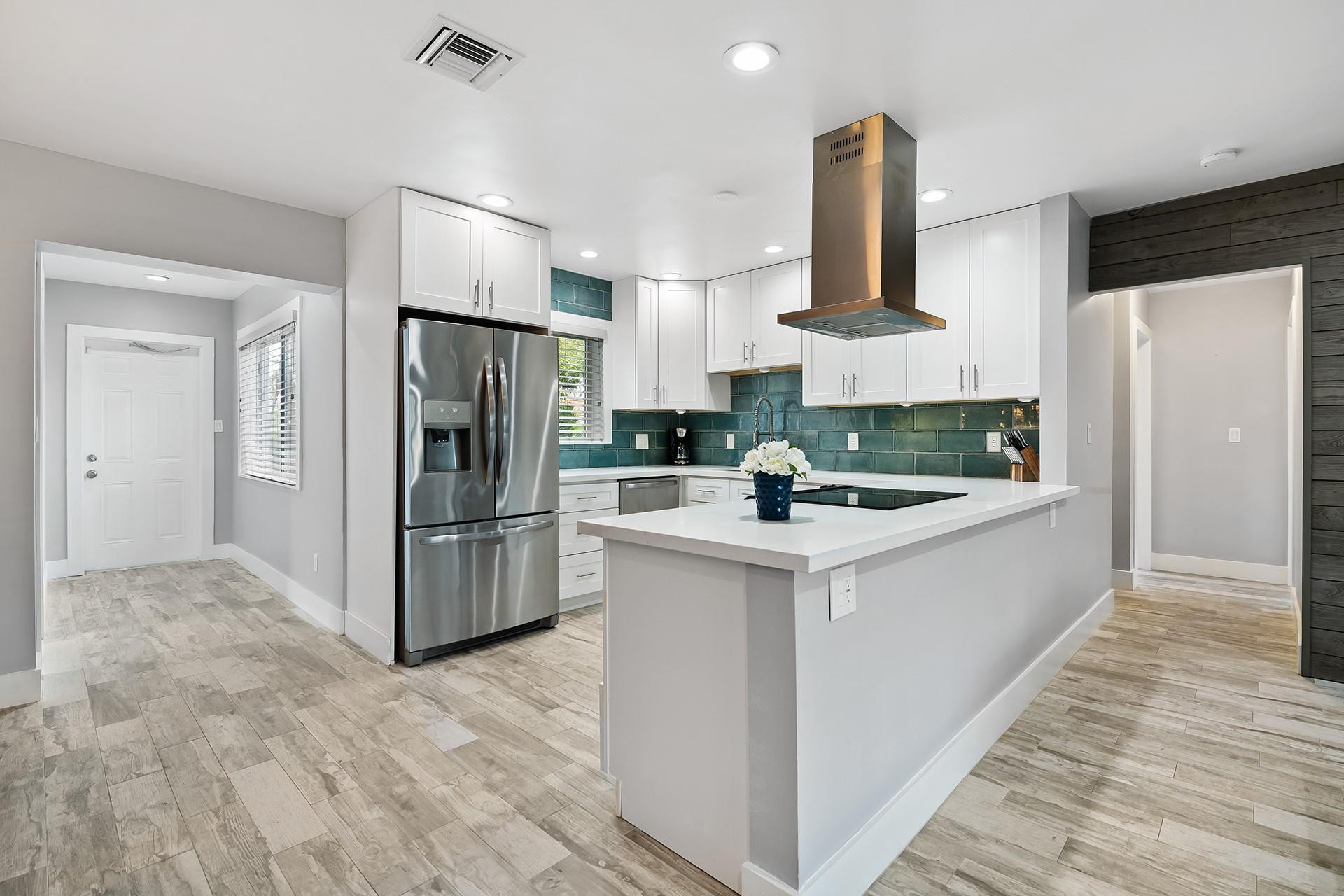 809 NW 28th St