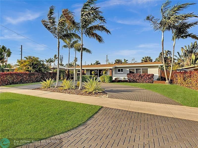 809 NW 28th St