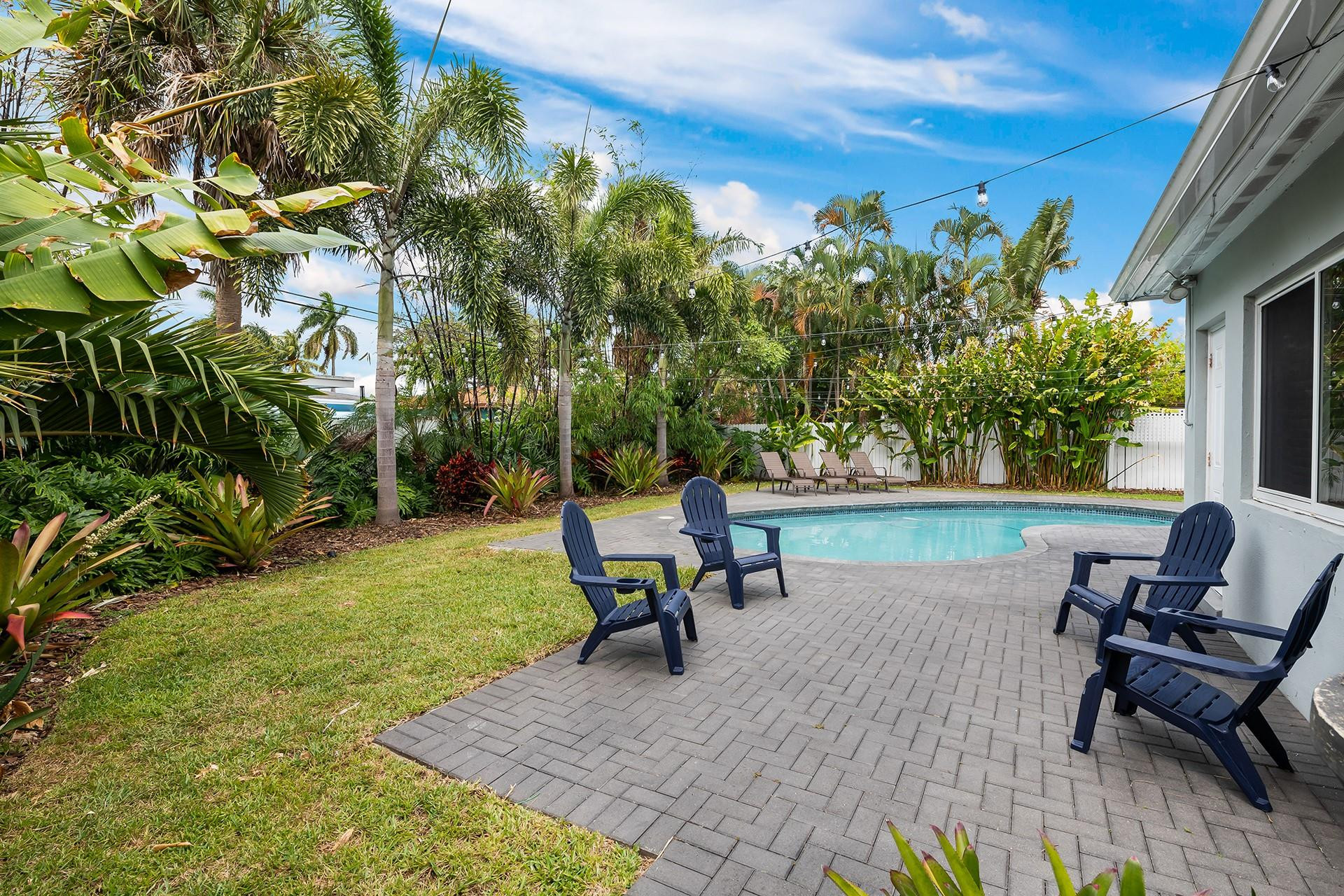 809 NW 28th St