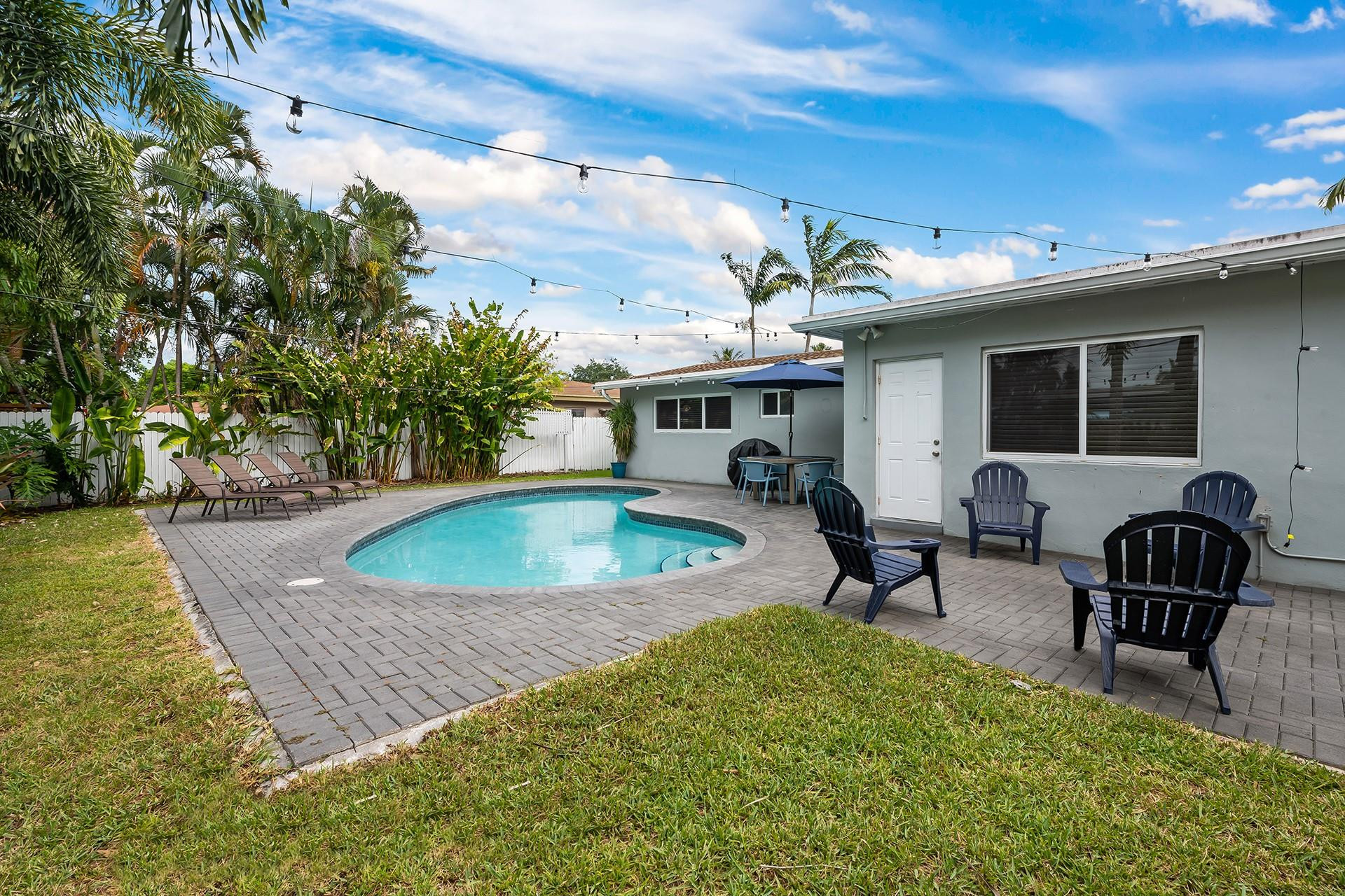 809 NW 28th St