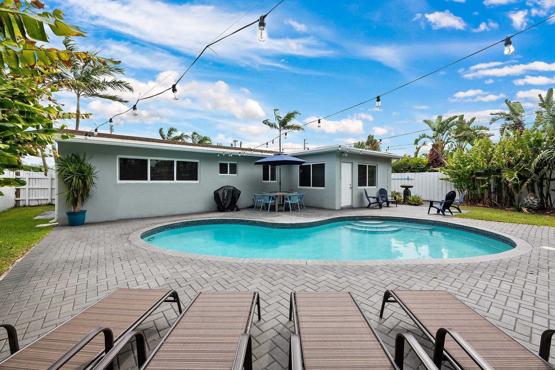 809 NW 28th St