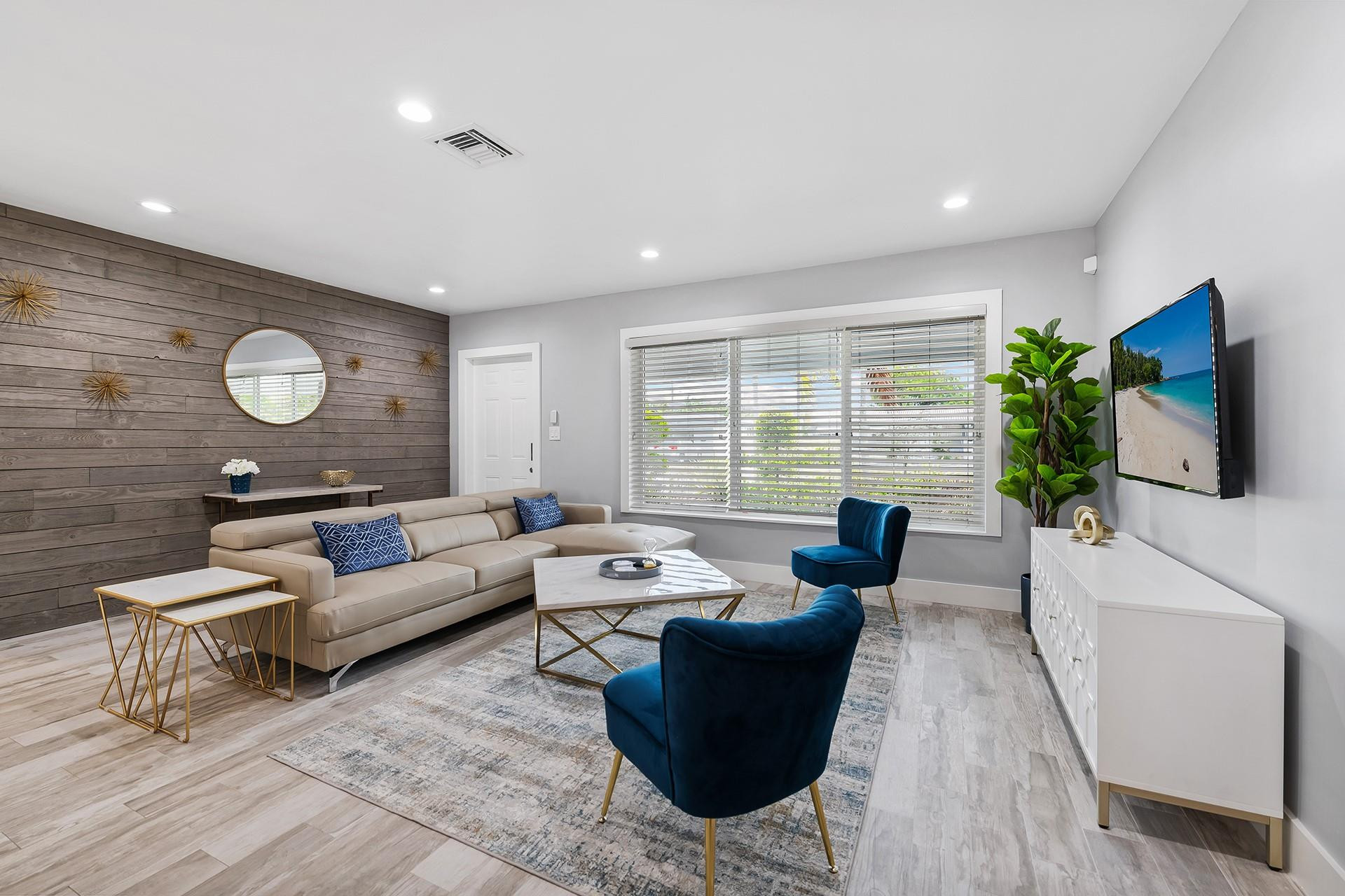 809 NW 28th St