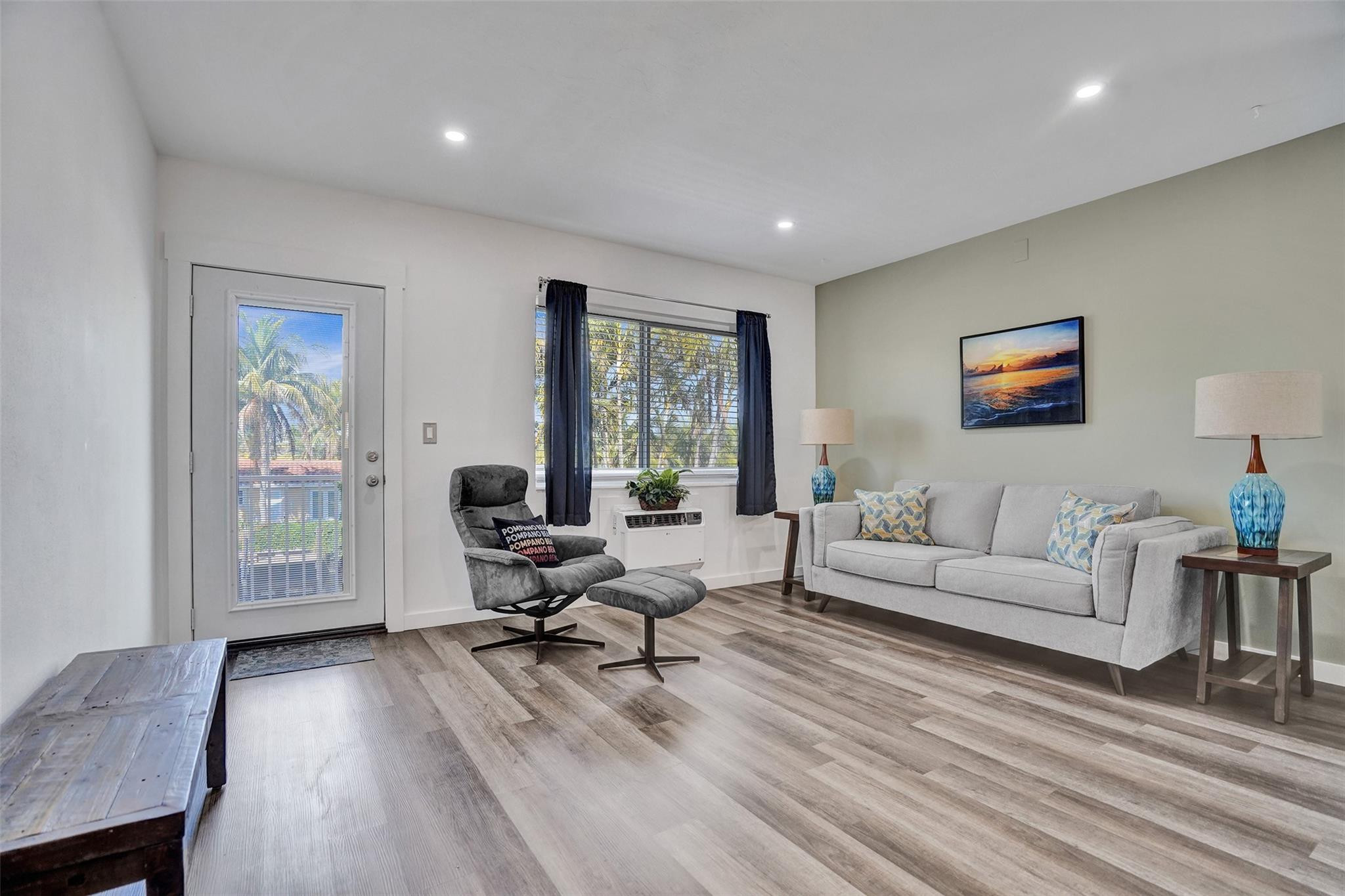 301 E Mcnab Rd 215