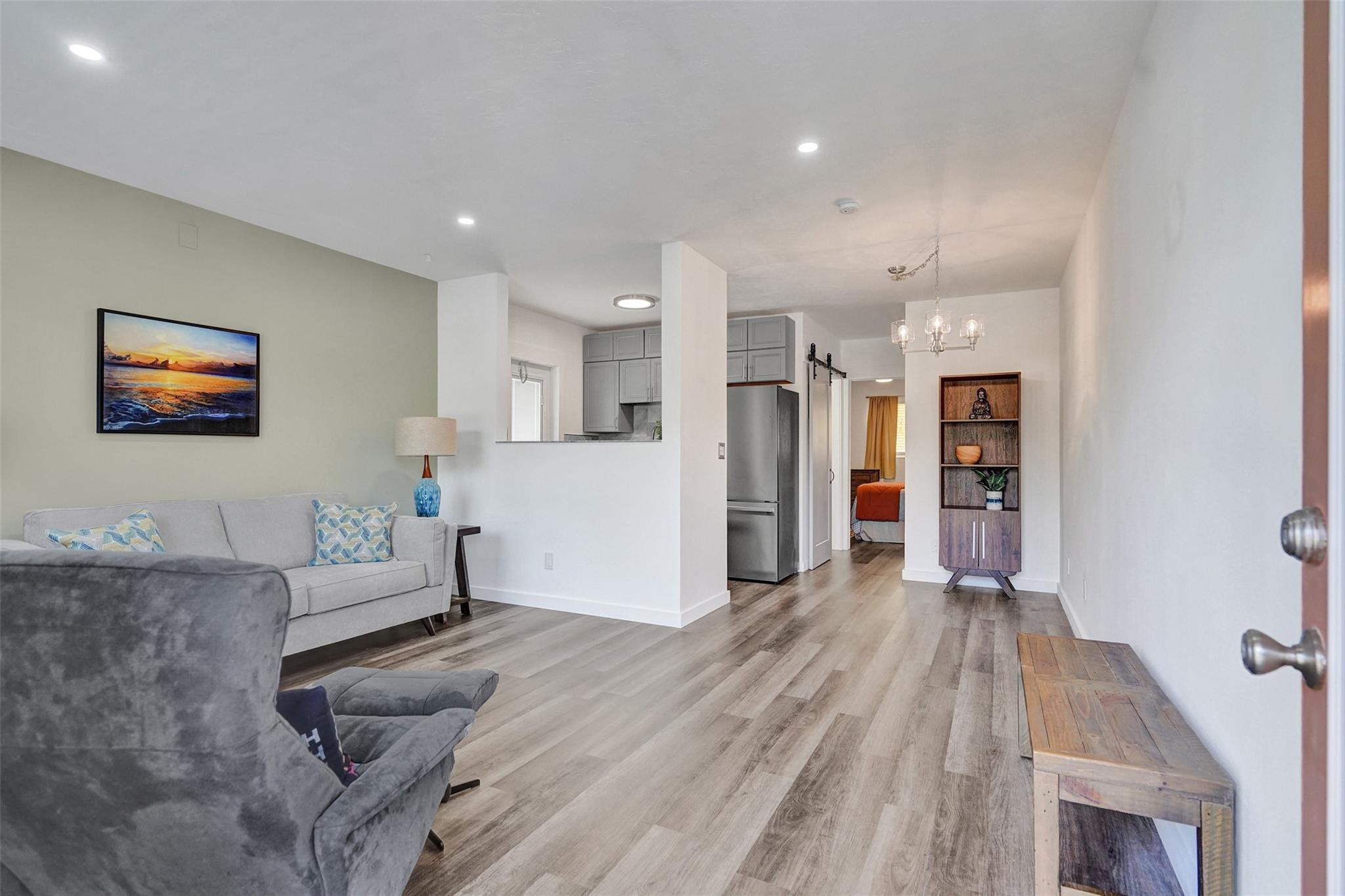 301 E Mcnab Rd 215