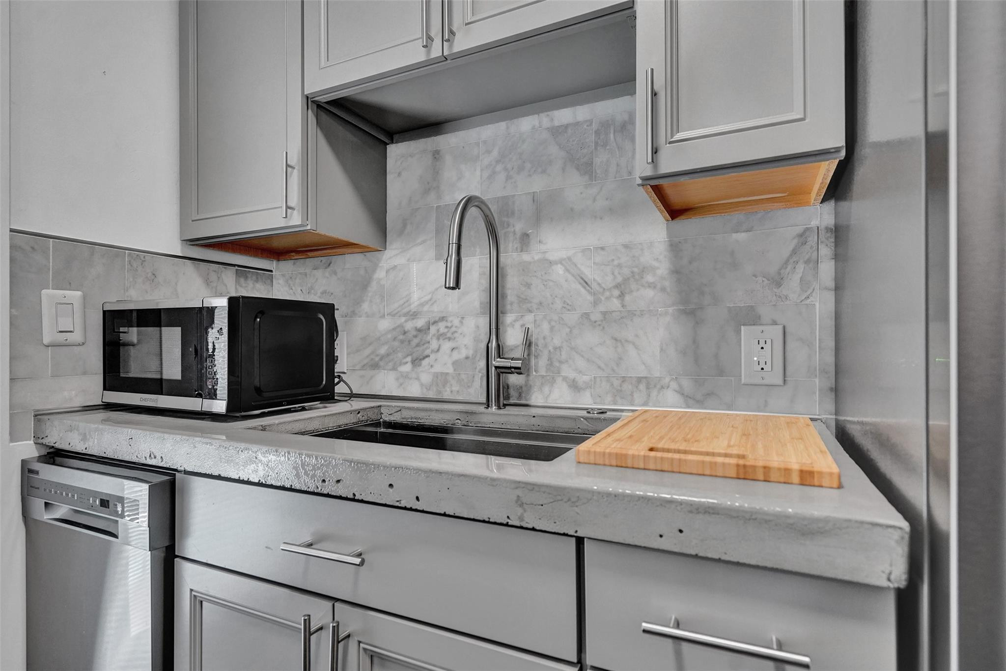 301 E Mcnab Rd 215