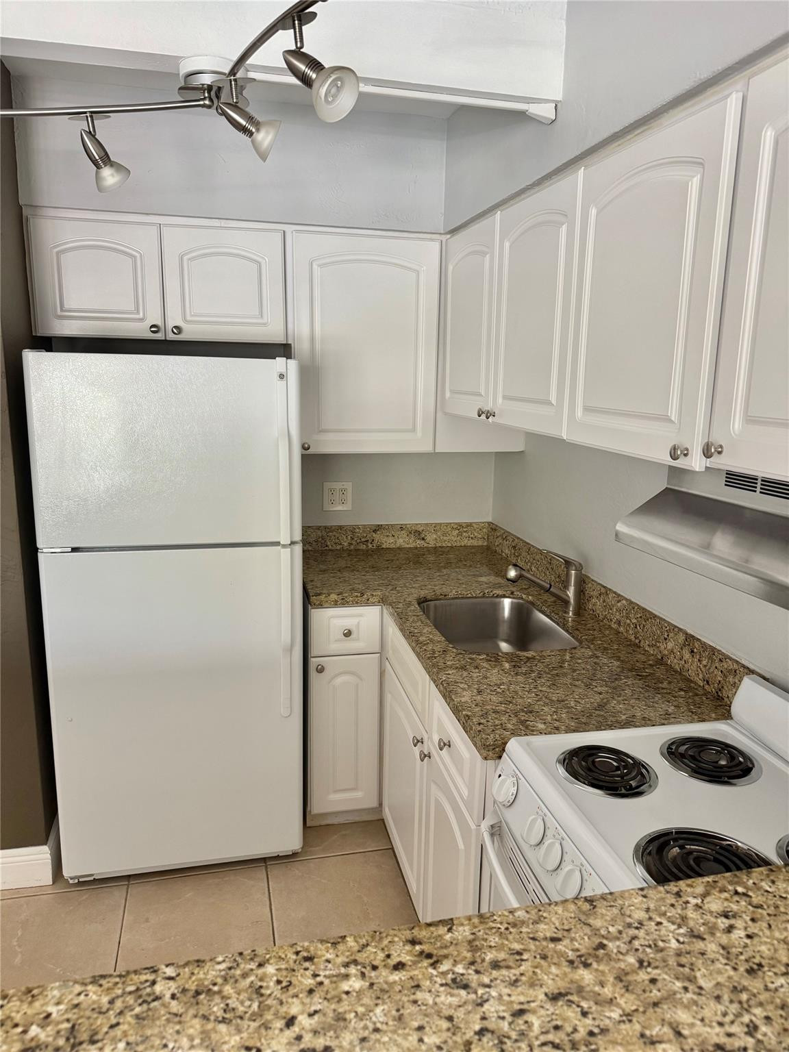 2124 NE 5th Ave 202