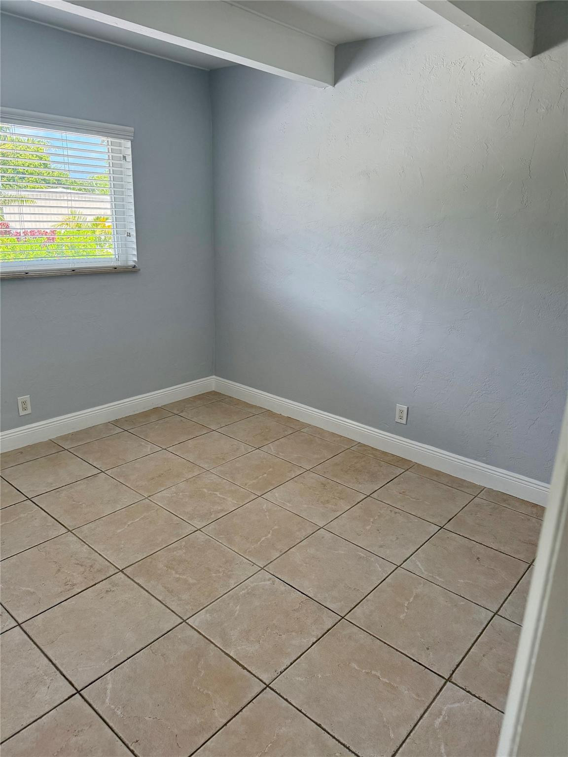 2124 NE 5th Ave 202
