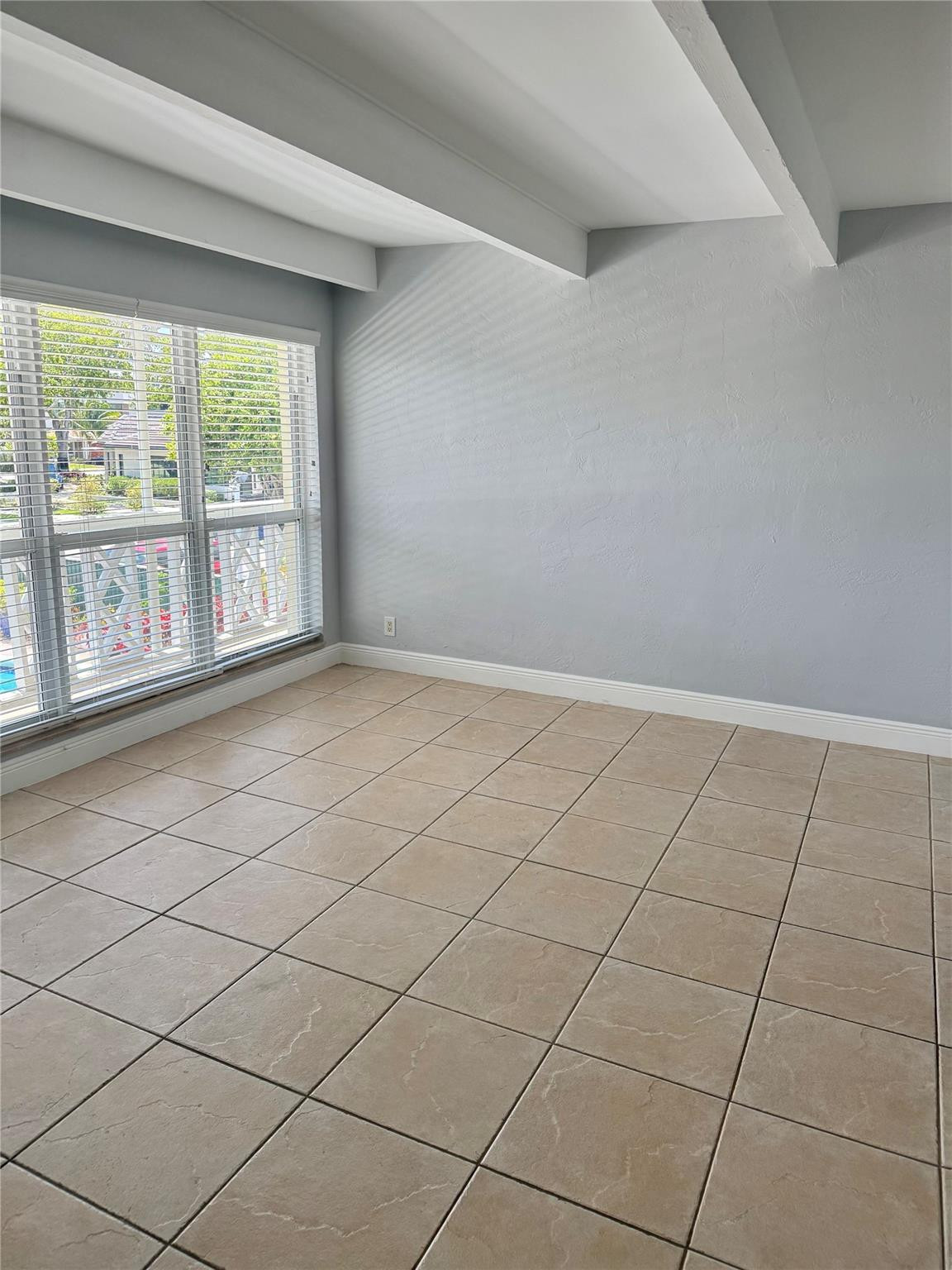 2124 NE 5th Ave 202
