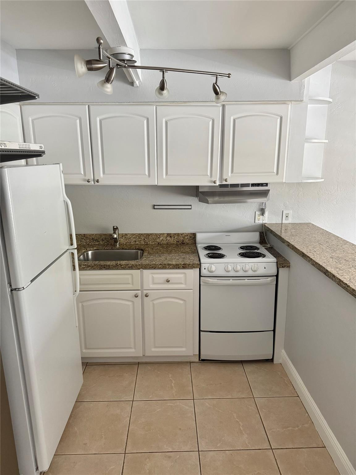 2124 NE 5th Ave 202