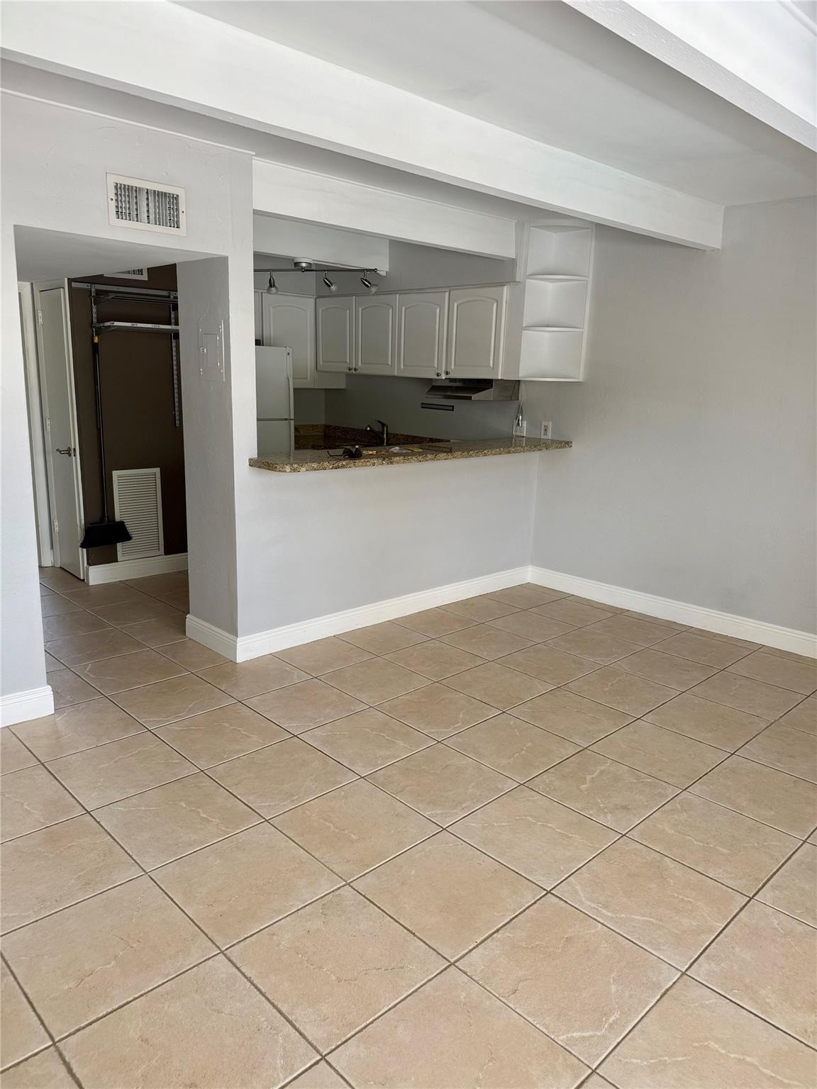 2124 NE 5th Ave 202
