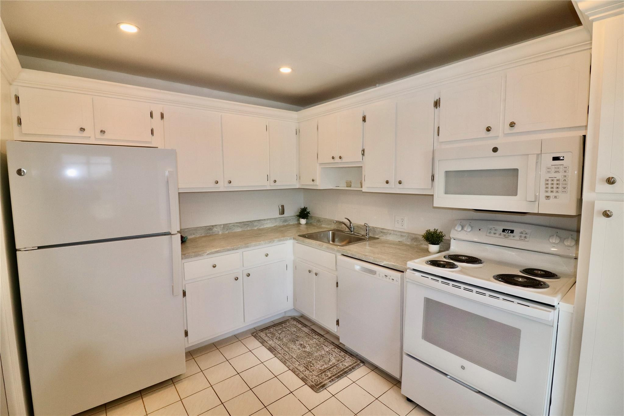 2801 N Palm Aire Dr 505