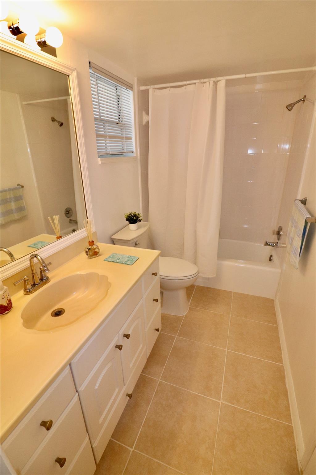 2801 N Palm Aire Dr 505