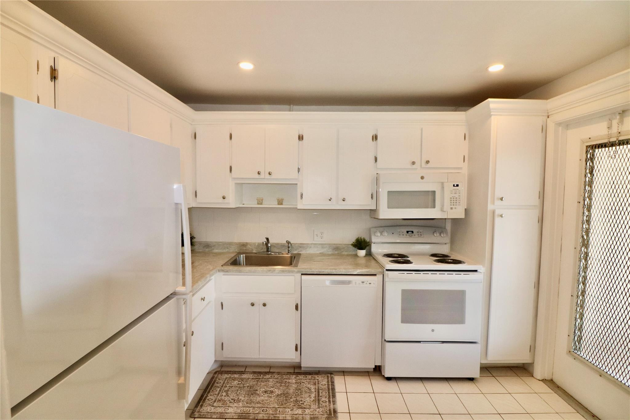 2801 N Palm Aire Dr 505