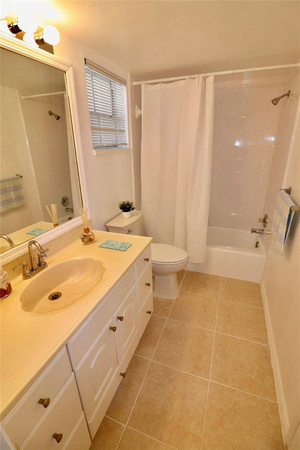 2801 N Palm Aire Dr 505