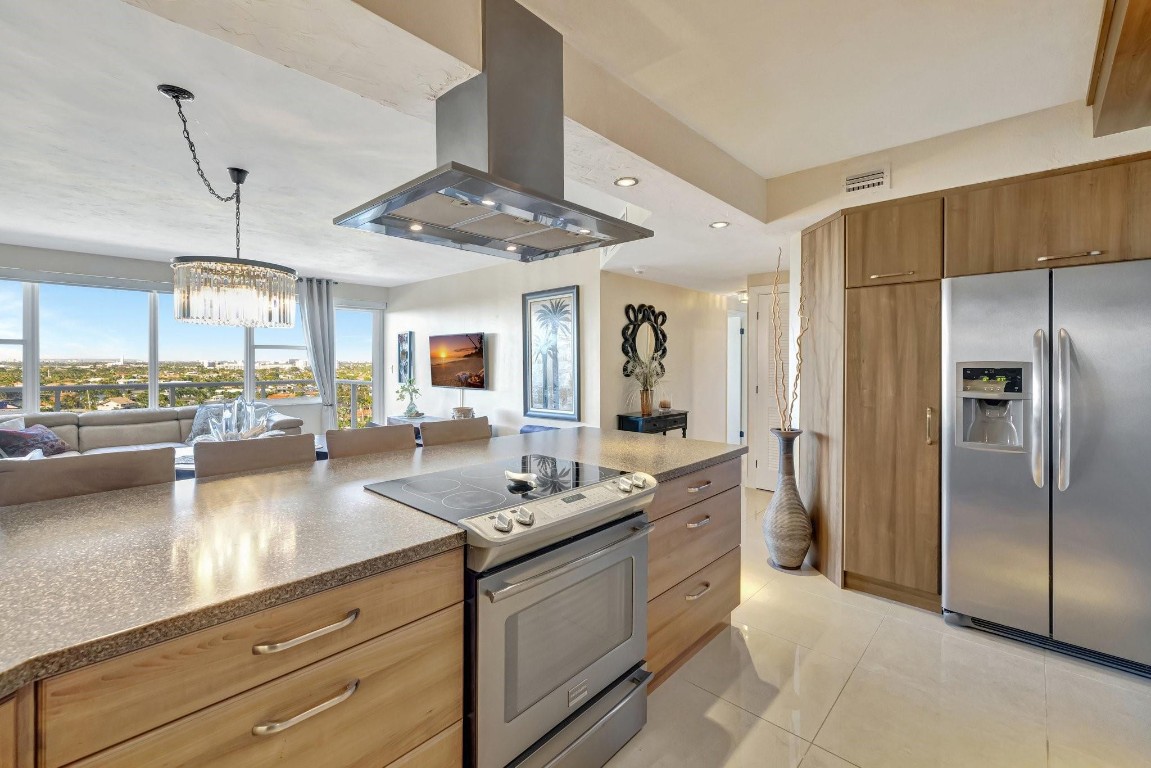 3300 NE 36th St 1204