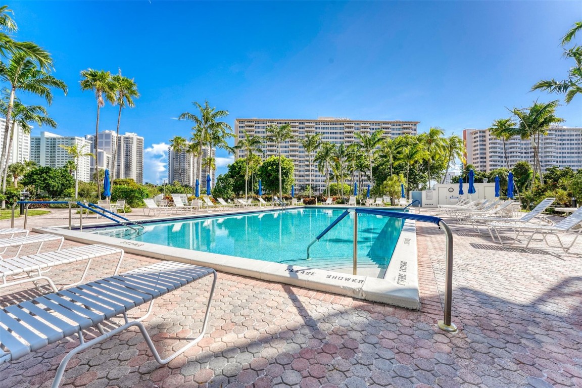 3300 NE 36th St 1204